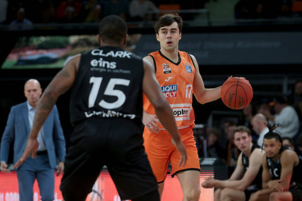 赛季中的表 赛季中的表